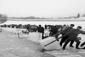 Bilde av Isdrift -isblokker dras på land